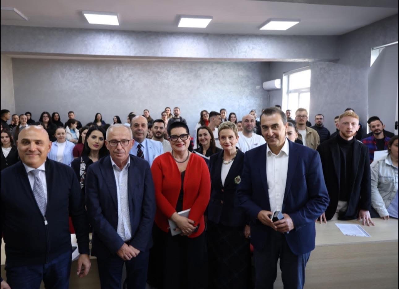 Takim me studentët dhe pedagogët e Universitetit të Tiranës